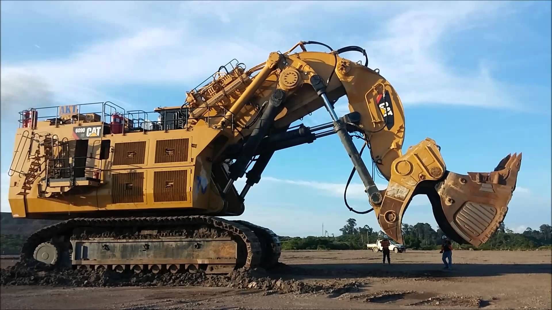 Caterpillar 6090 FS 1,000 tons